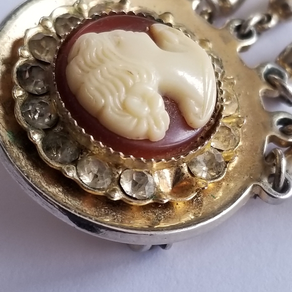 Vintage Karu brooch pin faux cameo gold tone Victorian revival style spike - Picture 12 of 12